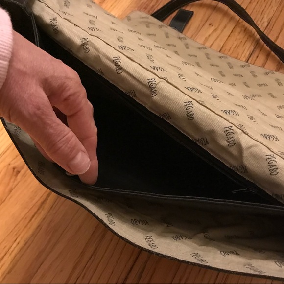 Pegaro leather computer caring bag in great condition - Picture 7 of 9